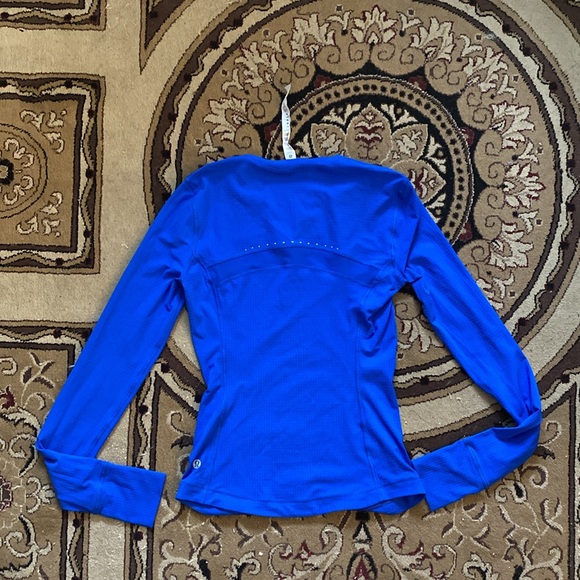 Lululemon Ventilated MeshBack Running Long Sleeve
Blazer Tone Blue - size 2 - Picture 6 of 7
